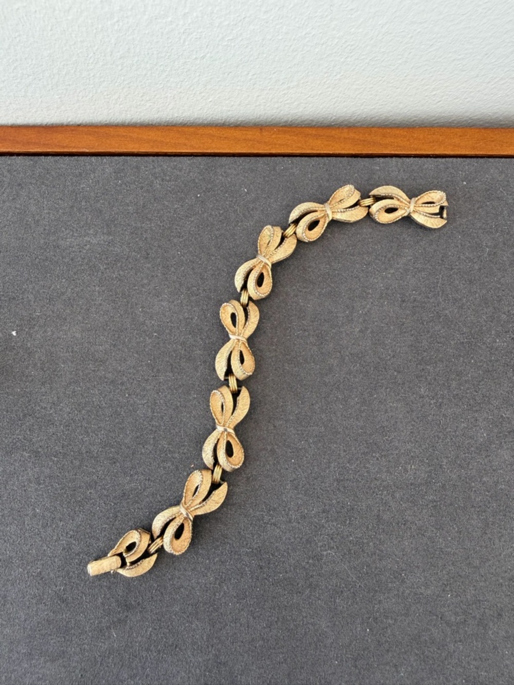Vintage Trifari gold tone ribbon bracelet